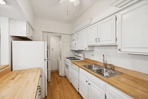 Tiny photo for 7348 Lake Street #2E, River Forest, IL 60305 (MLS # 12587595)