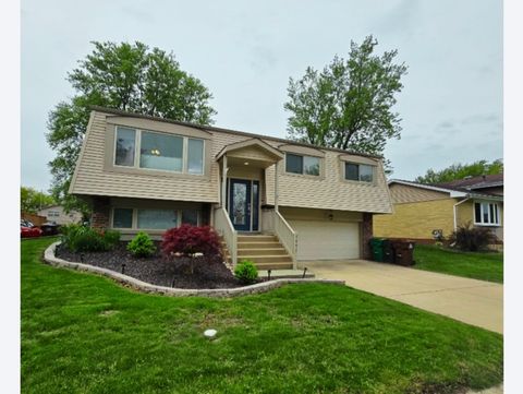 Photo of 7447 160th Place, Tinley Park, IL 60477 (MLS # 12672363)