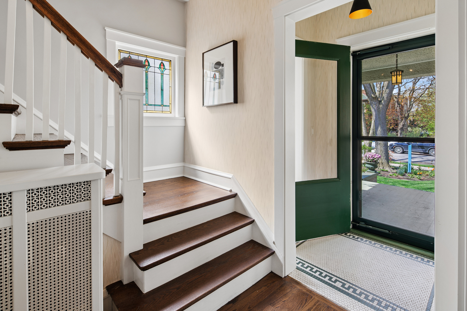 2019 W Greenleaf Avenue