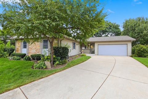 Photo of 9 Dartford Lane, Schaumburg, IL 60194 (MLS # 12762682)