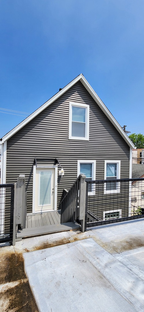 3816 W MONTROSE Avenue