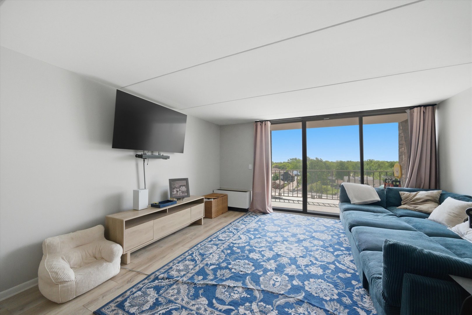 11 W Green Street 608