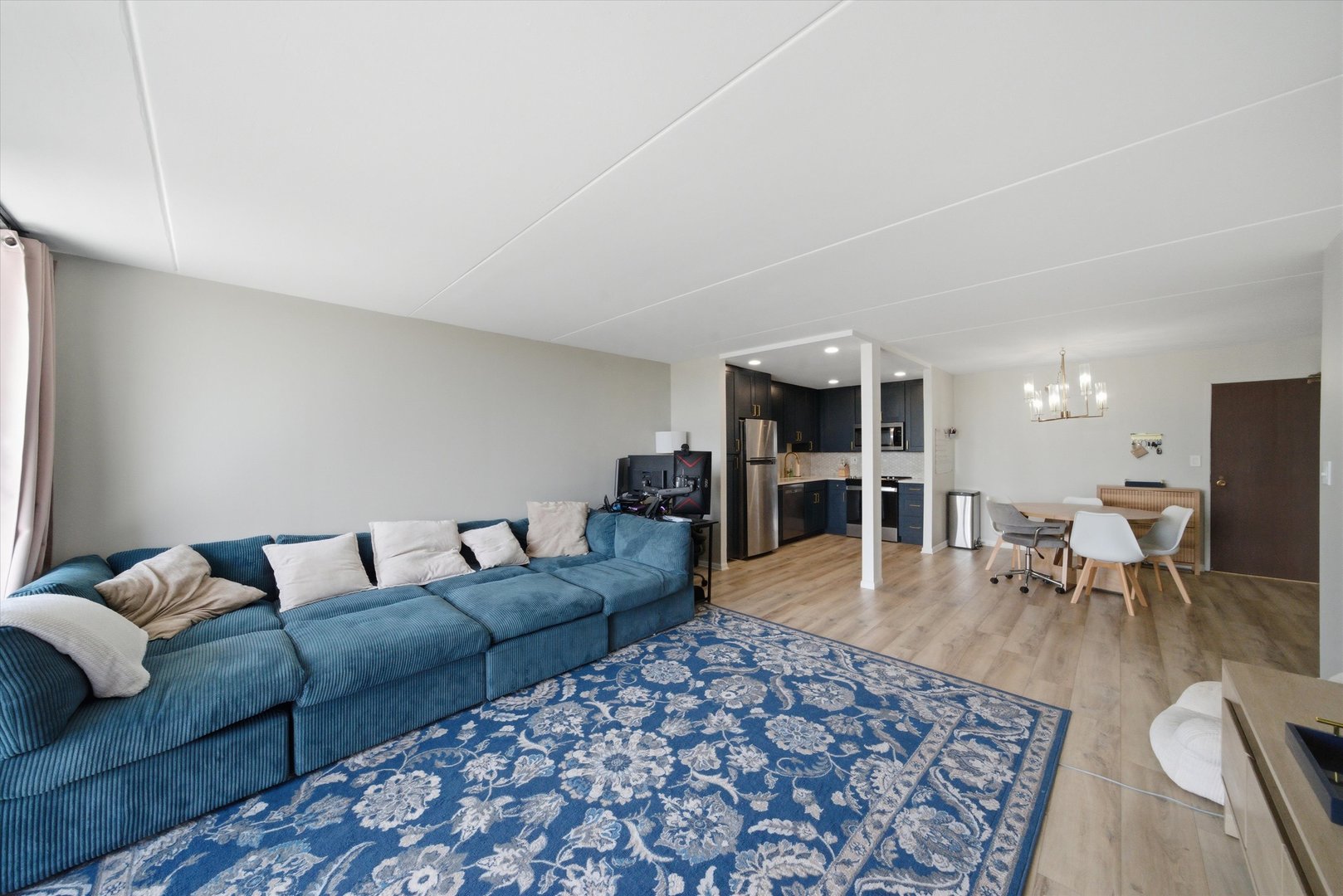 11 W Green Street 608