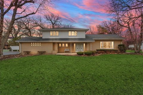 Photo of 18655 Oakwood Avenue, Lansing, IL 60438 (MLS # 12572452)