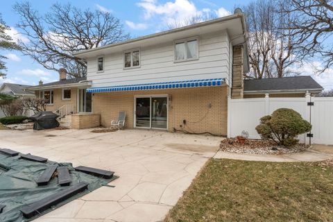 Tiny photo for 18655 Oakwood Avenue, Lansing, IL 60438 (MLS # 12572452)