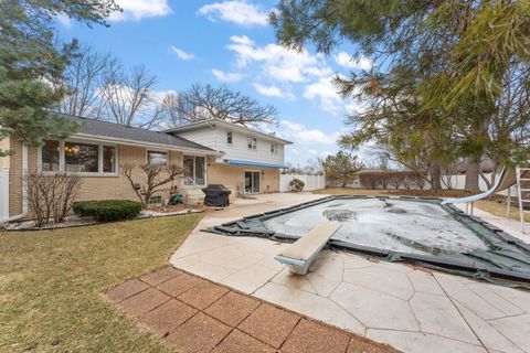 Tiny photo for 18655 Oakwood Avenue, Lansing, IL 60438 (MLS # 12572452)