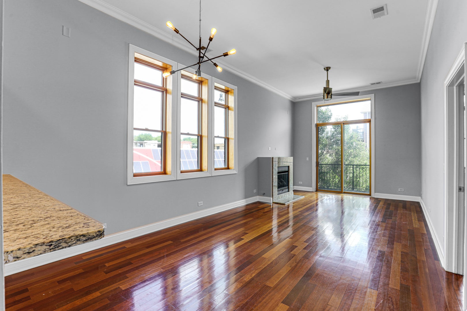 4755 N WASHTENAW Avenue 209