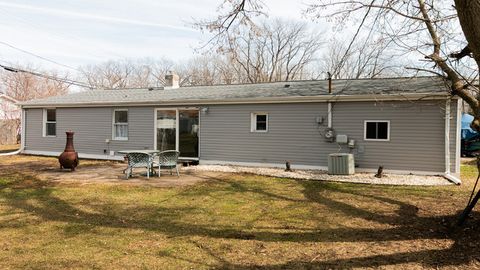 Tiny photo for 714 Landon Avenue, Winthrop Harbor, IL 60096 (MLS # 12591774)