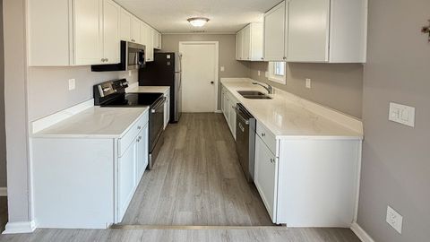 Tiny photo for 714 Landon Avenue, Winthrop Harbor, IL 60096 (MLS # 12591774)