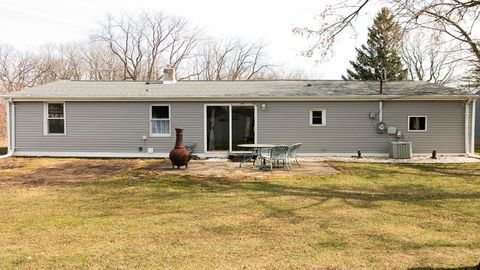 Tiny photo for 714 Landon Avenue, Winthrop Harbor, IL 60096 (MLS # 12591774)