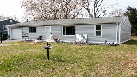Photo of 714 Landon Avenue, Winthrop Harbor, IL 60096 (MLS # 12591774)