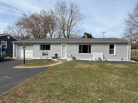 Tiny photo for 714 Landon Avenue, Winthrop Harbor, IL 60096 (MLS # 12591774)