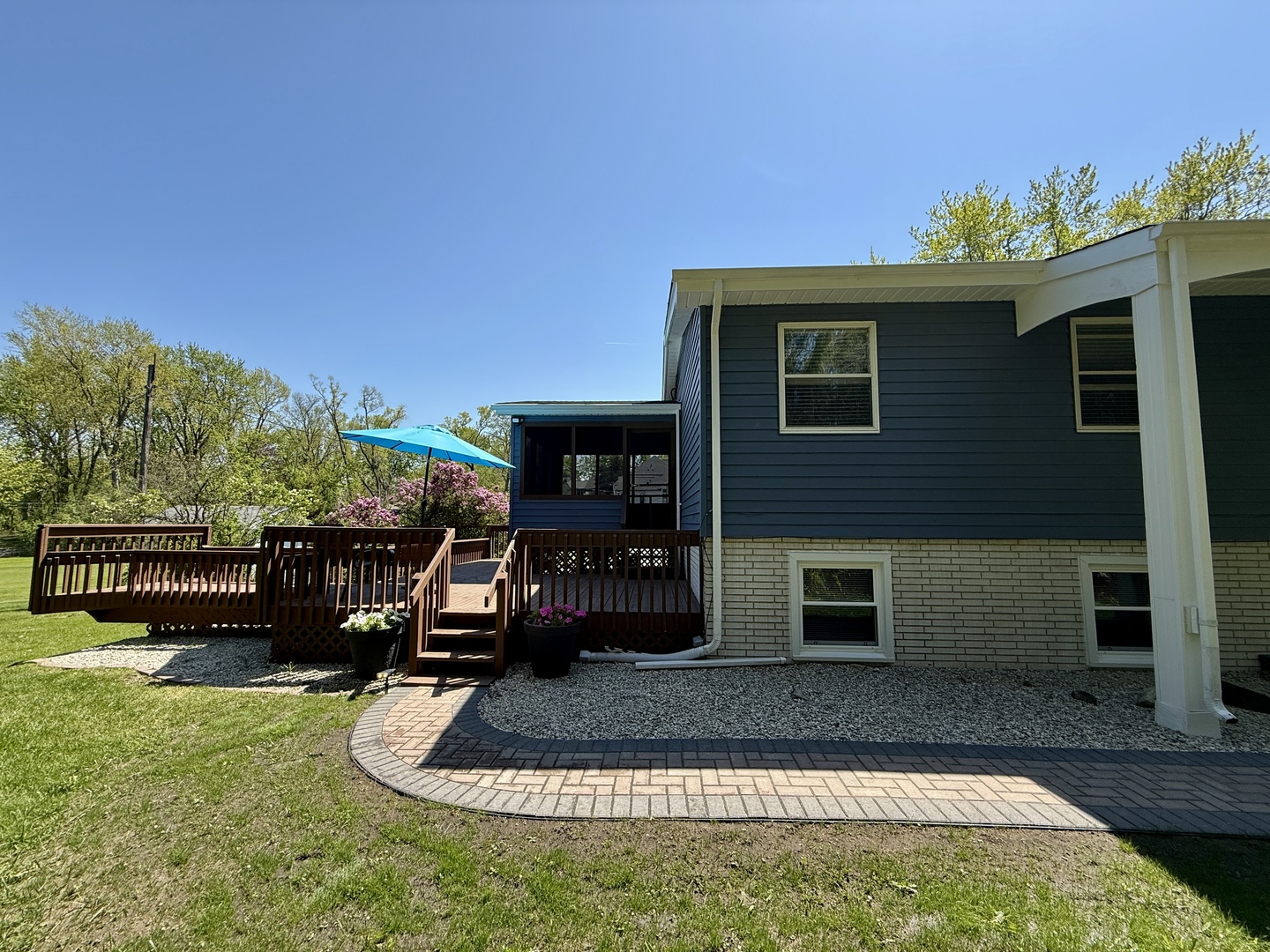 11 S Roberts Road