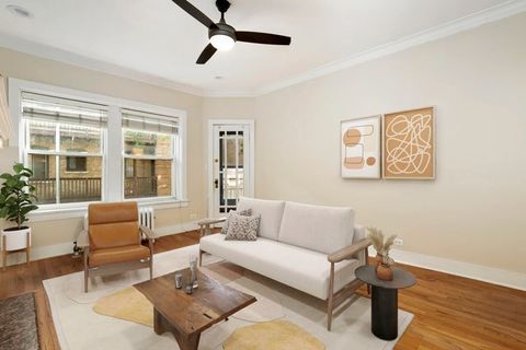 Tiny photo for 820 W Lakeside Place #2N, Chicago, IL 60640 (MLS # 12500757)