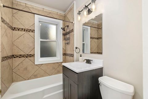 Tiny photo for 820 W Lakeside Place #2N, Chicago, IL 60640 (MLS # 12500757)