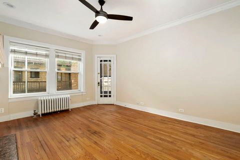 Tiny photo for 820 W Lakeside Place #2N, Chicago, IL 60640 (MLS # 12500757)