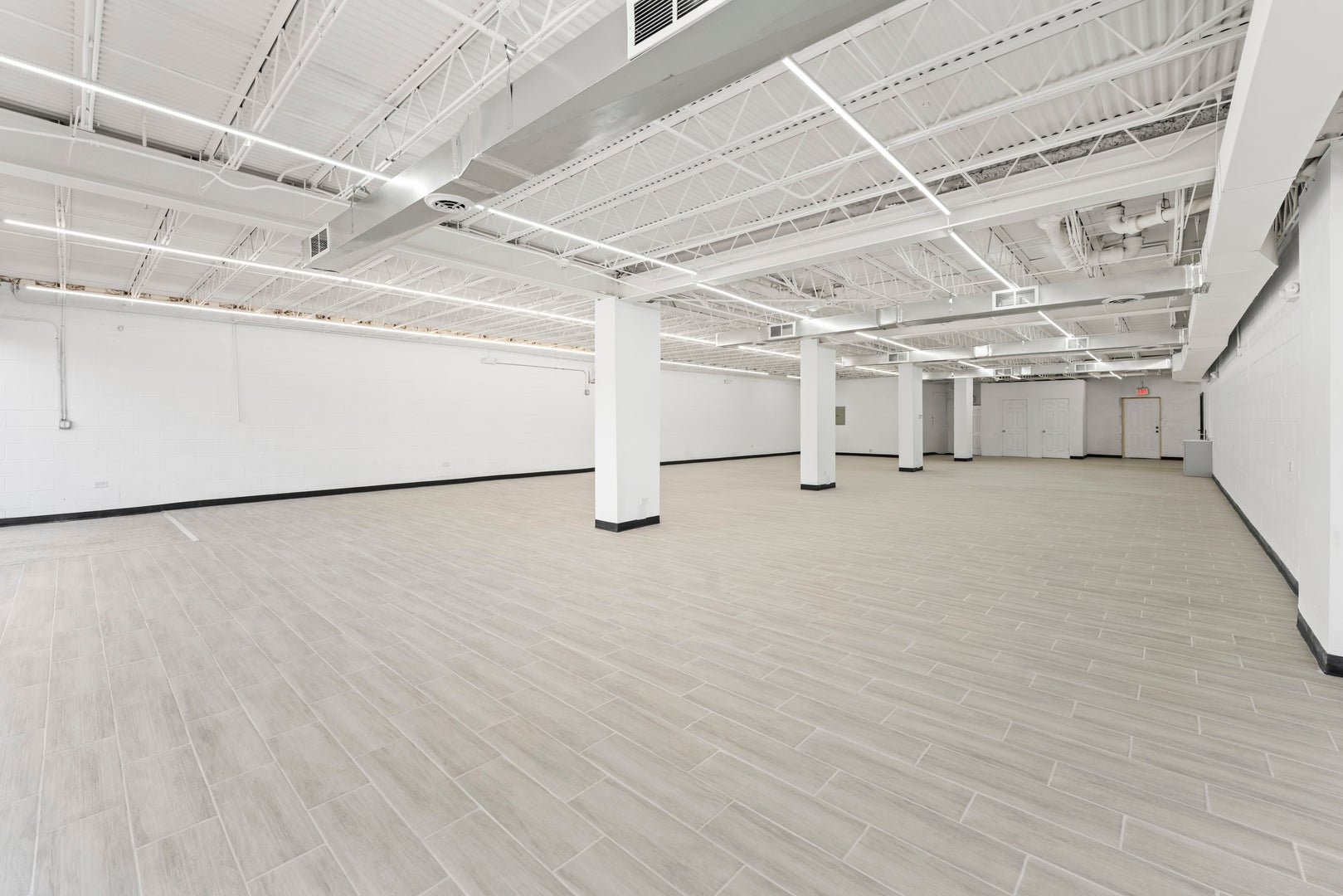 3833 W 95TH Street