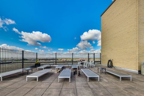 Tiny photo for 2930 N SHERIDAN Road #2111, Chicago, IL 60657 (MLS # 12487317)