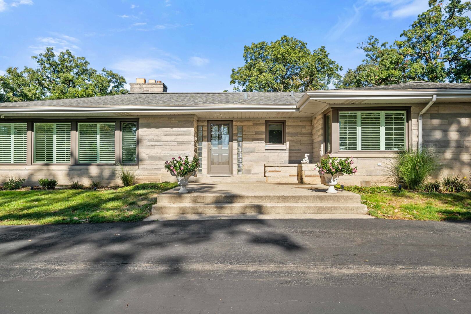 200 N Forest Court