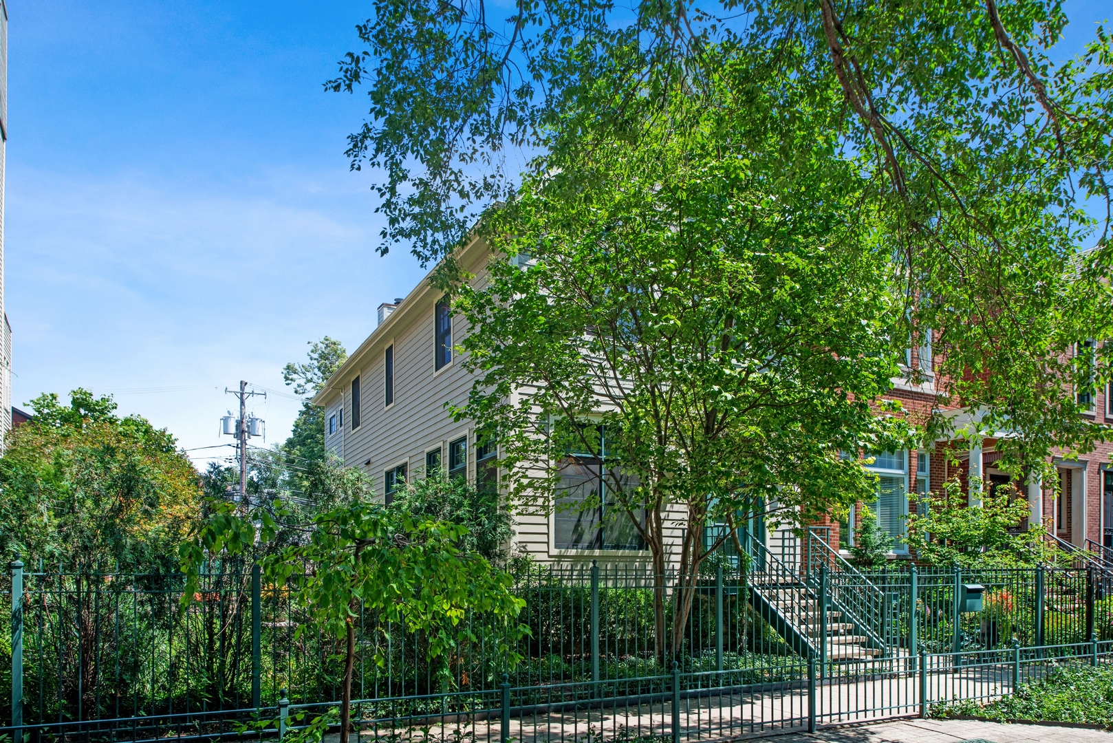 2629-31 N Magnolia Avenue