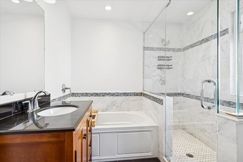 Tiny photo for 6770 N Keota Avenue, Chicago, IL 60646 (MLS # 12530634)