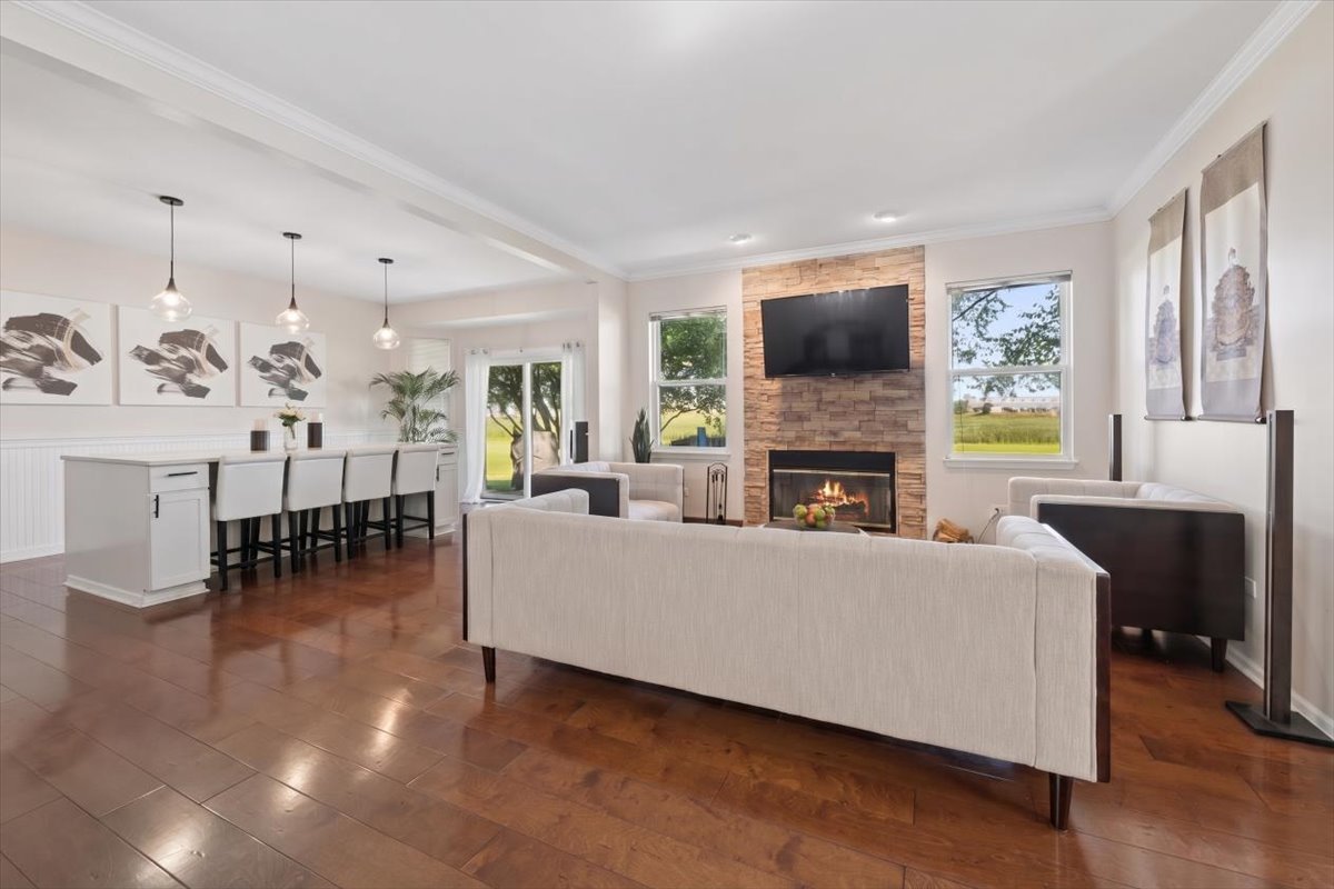 21102 W Cypress Court