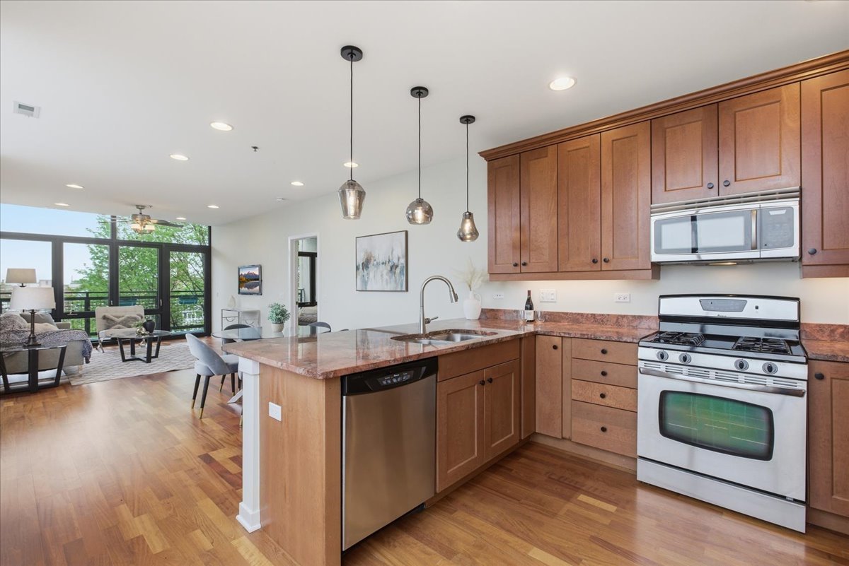3946 N Ravenswood Avenue 505