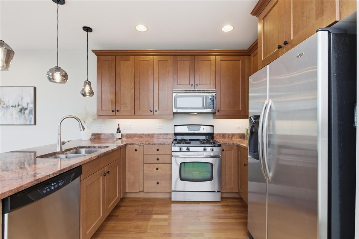 3946 N Ravenswood Avenue 505
