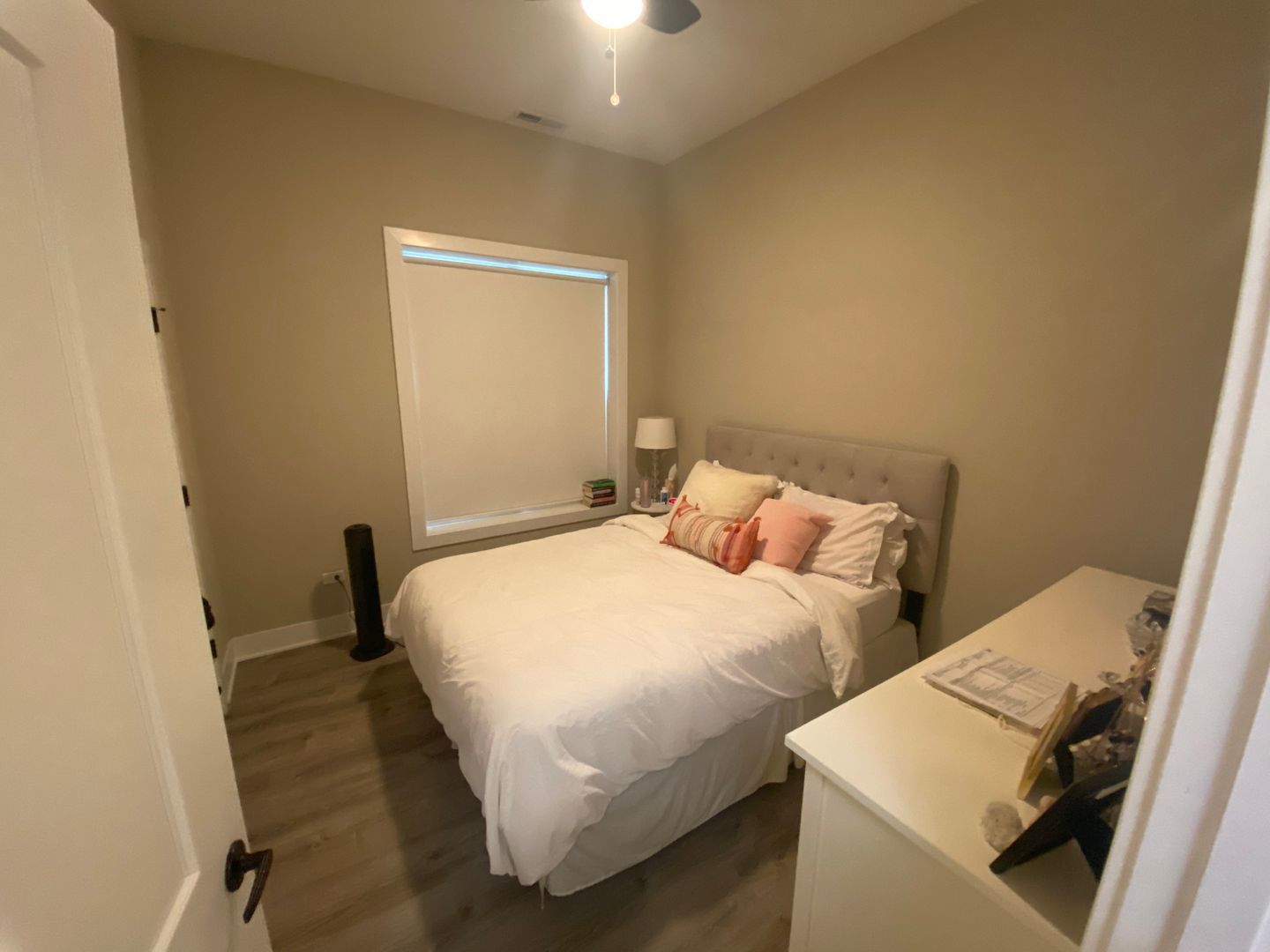 933 W Belle Plaine Avenue 204