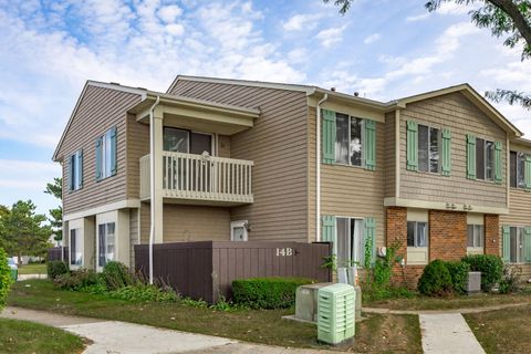 Photo of 14 FERNWOOD Drive #B, Bolingbrook, IL 60440 (MLS # 12480798)
