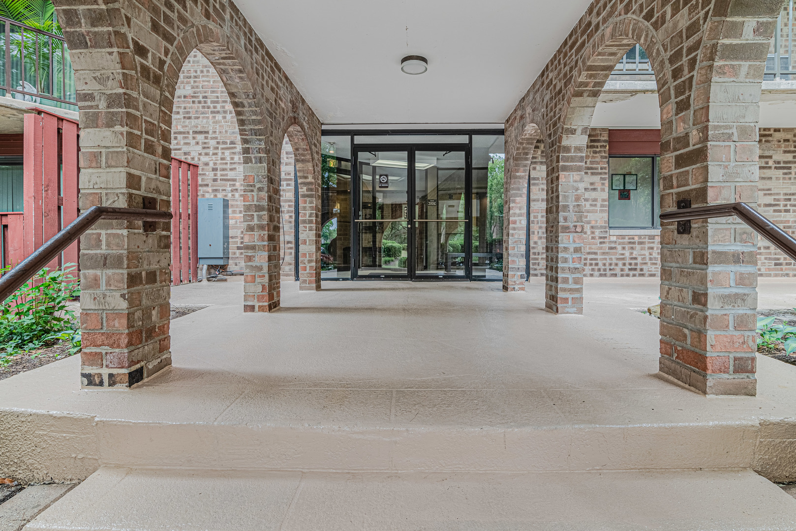 35 S Baybrook Drive 610