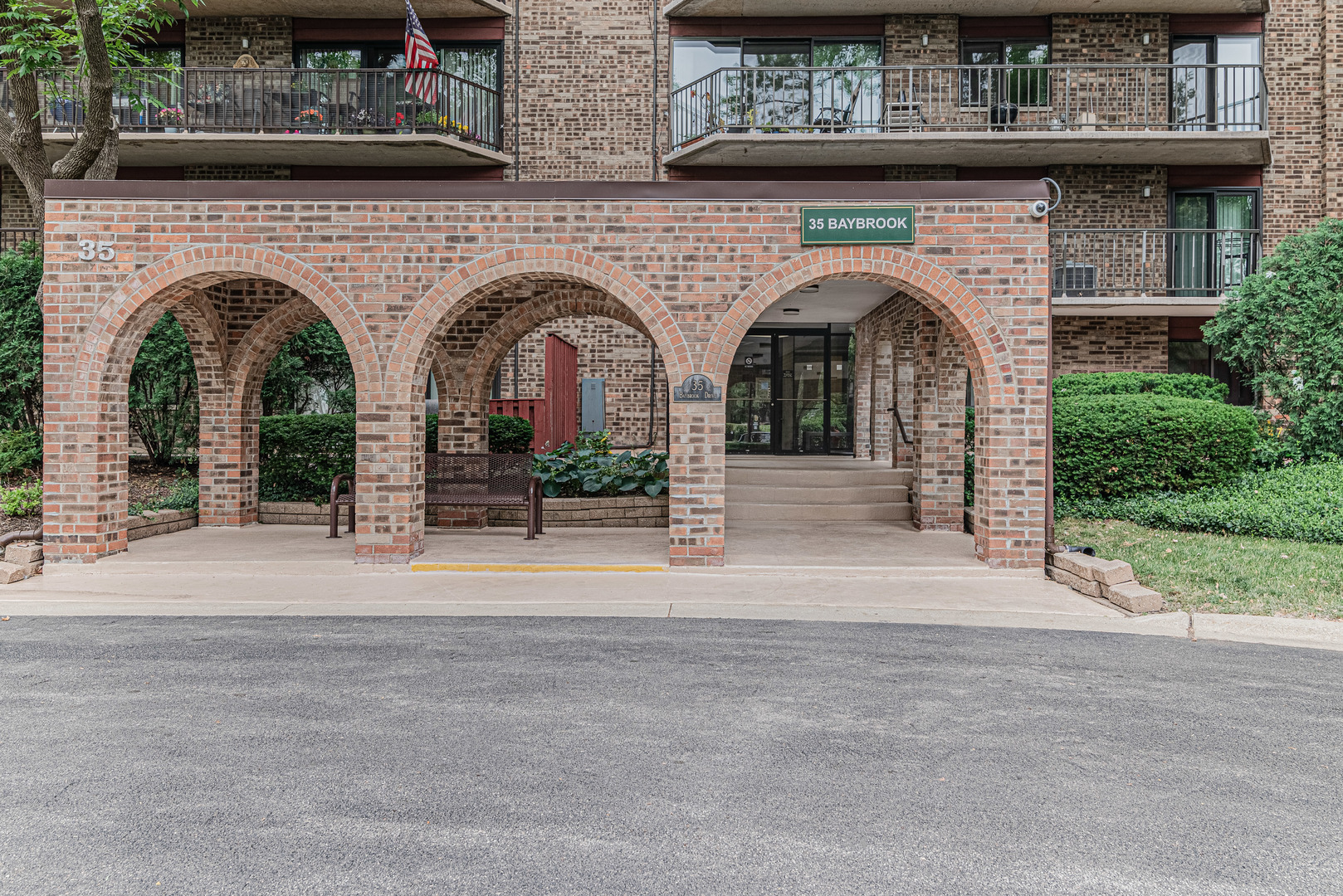 35 S Baybrook Drive 610