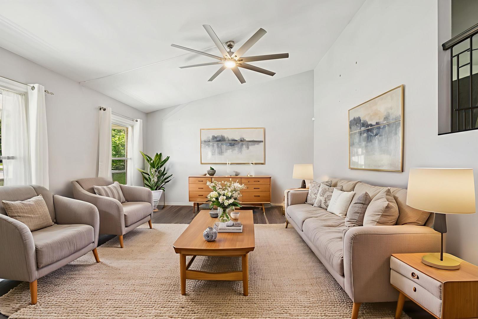 516 W Weathersfield Way