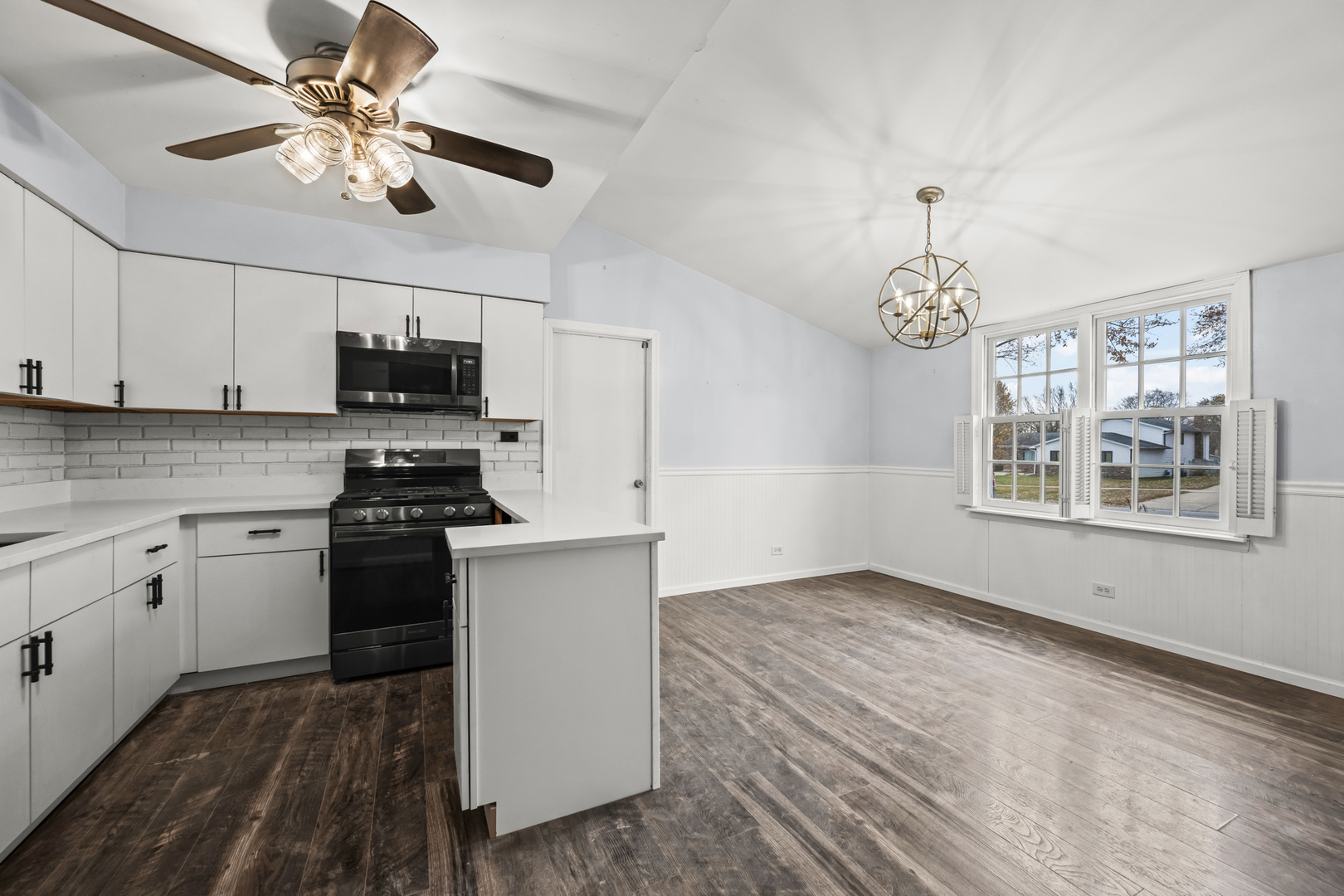 516 W Weathersfield Way