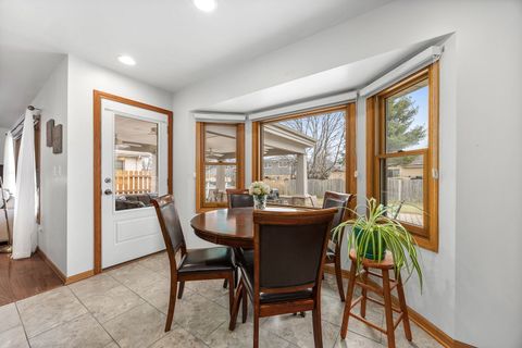 Tiny photo for 20W505 Elizabeth Street, Downers Grove, IL 60516 (MLS # 12577724)