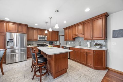 Tiny photo for 20W505 Elizabeth Street, Downers Grove, IL 60516 (MLS # 12577724)