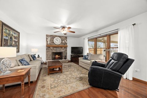Tiny photo for 20W505 Elizabeth Street, Downers Grove, IL 60516 (MLS # 12577724)