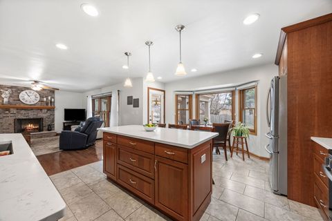 Tiny photo for 20W505 Elizabeth Street, Downers Grove, IL 60516 (MLS # 12577724)