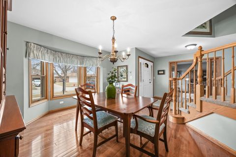 Tiny photo for 20W505 Elizabeth Street, Downers Grove, IL 60516 (MLS # 12577724)