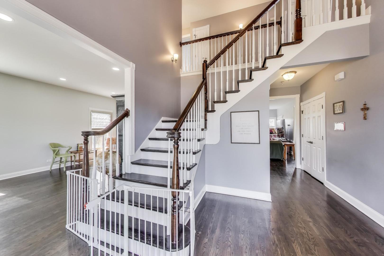 1707 Vivian Way Court