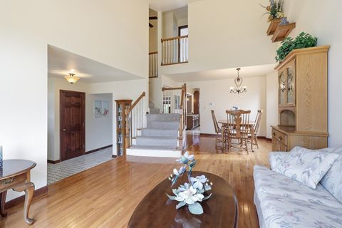 Tiny photo for 615 Newberry Drive, Elk Grove Village, IL 60007 (MLS # 12559854)