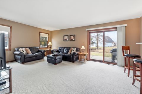 Tiny photo for 615 Newberry Drive, Elk Grove Village, IL 60007 (MLS # 12559854)