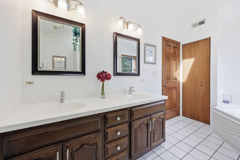 Tiny photo for 615 Newberry Drive, Elk Grove Village, IL 60007 (MLS # 12559854)