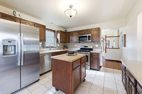 Tiny photo for 615 Newberry Drive, Elk Grove Village, IL 60007 (MLS # 12559854)