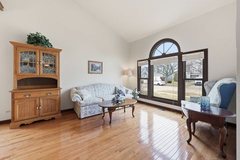 Tiny photo for 615 Newberry Drive, Elk Grove Village, IL 60007 (MLS # 12559854)