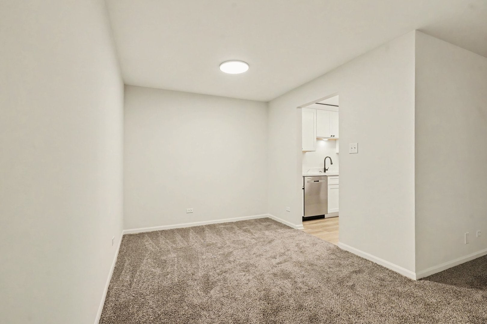 1316 E Evergreen Drive 5