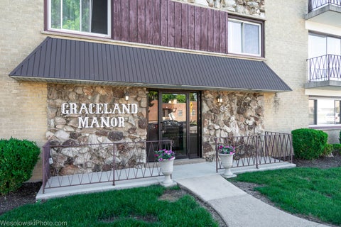 Tiny photo for 915 Graceland Avenue #1C, Des Plaines, IL 60016 (MLS # 12699465)