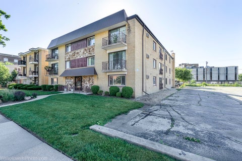 Tiny photo for 915 Graceland Avenue #1C, Des Plaines, IL 60016 (MLS # 12699465)