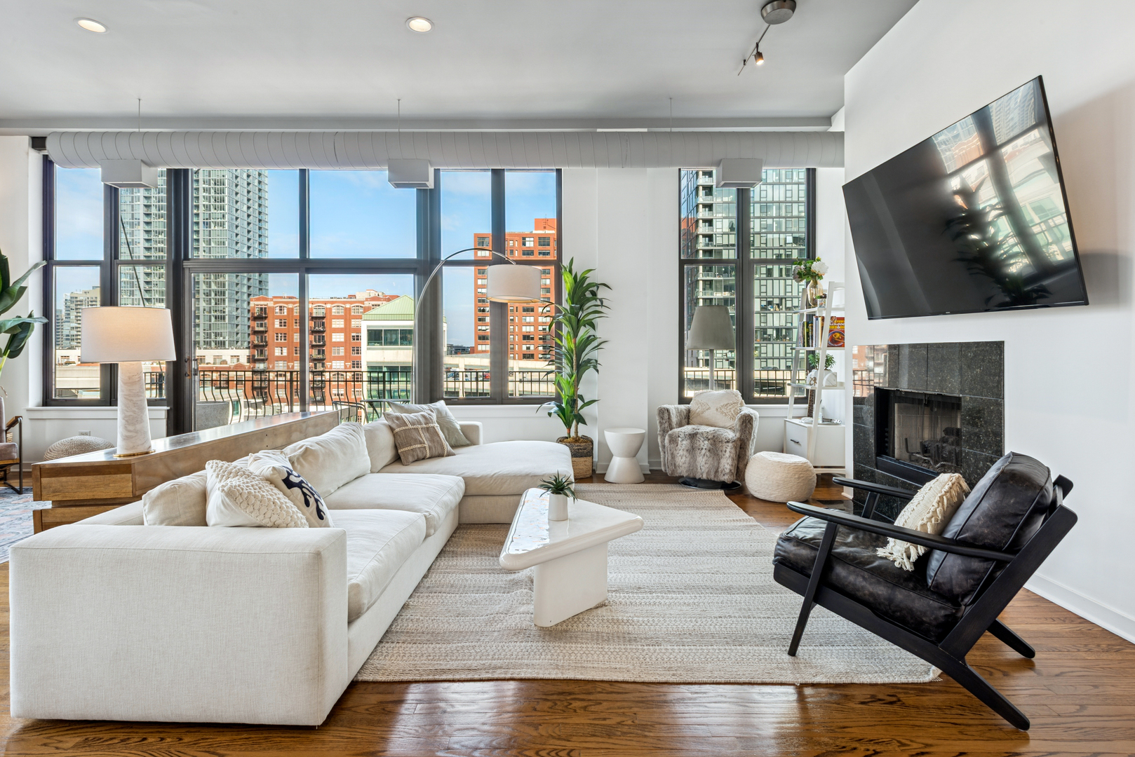 333 W HUBBARD Street 801