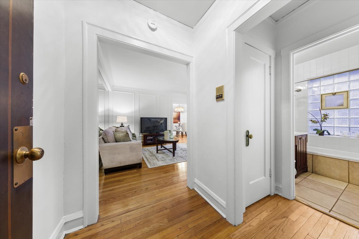 2330 N Lincoln Park West 2C